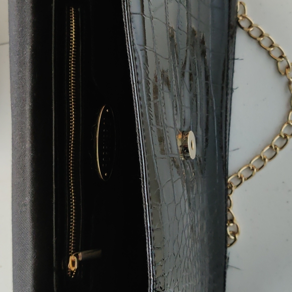 Forever 21 Shoulder bag /clutch with gold chain. Black crocodile skin texture - Picture 4 of 6